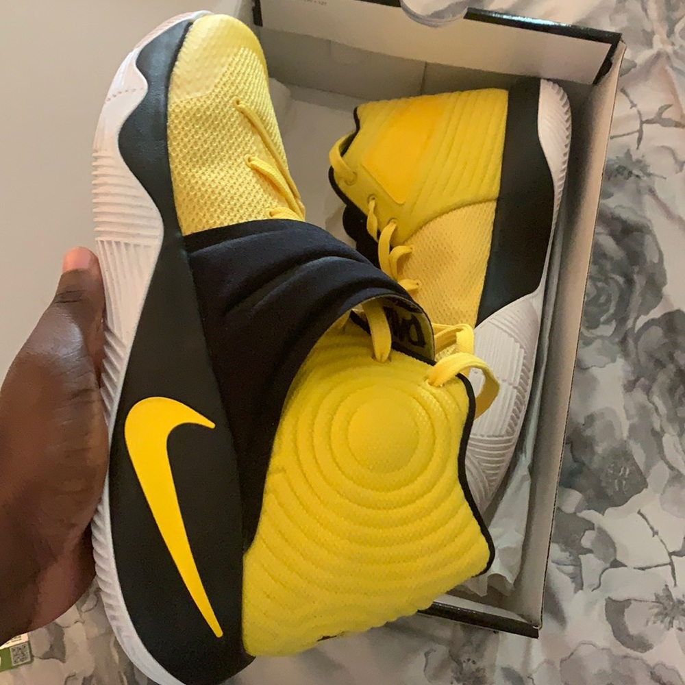Kyrie 2 Sz 12 Tried on